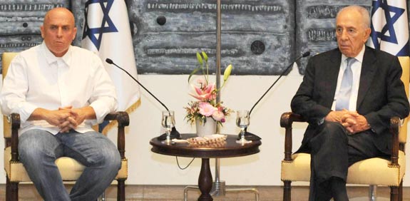 שמעון פרס יוסי ורשבסקי   ערוץ 10 / צלם: מארק ניימן-לע''מ 